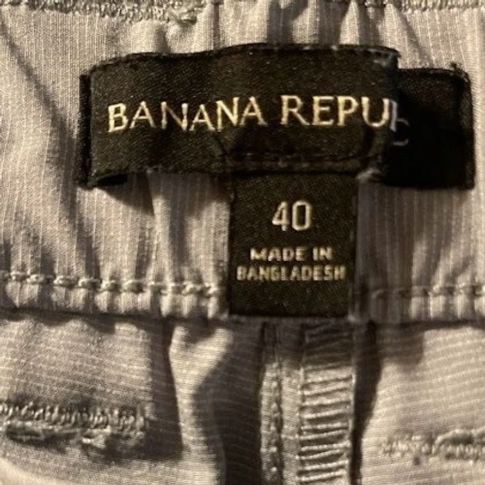 Banana‎ Republic Shorts Mens 40 Grey Excellent Core Temp Performance Microstripe